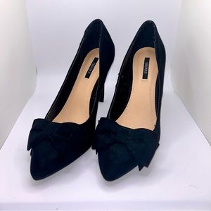 forever 21 black suede pointed toe high heel shoe with front bow